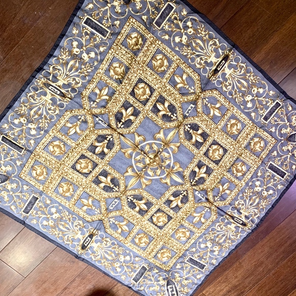 * Fendi Scarf Silk Classic - Picture 4 of 4